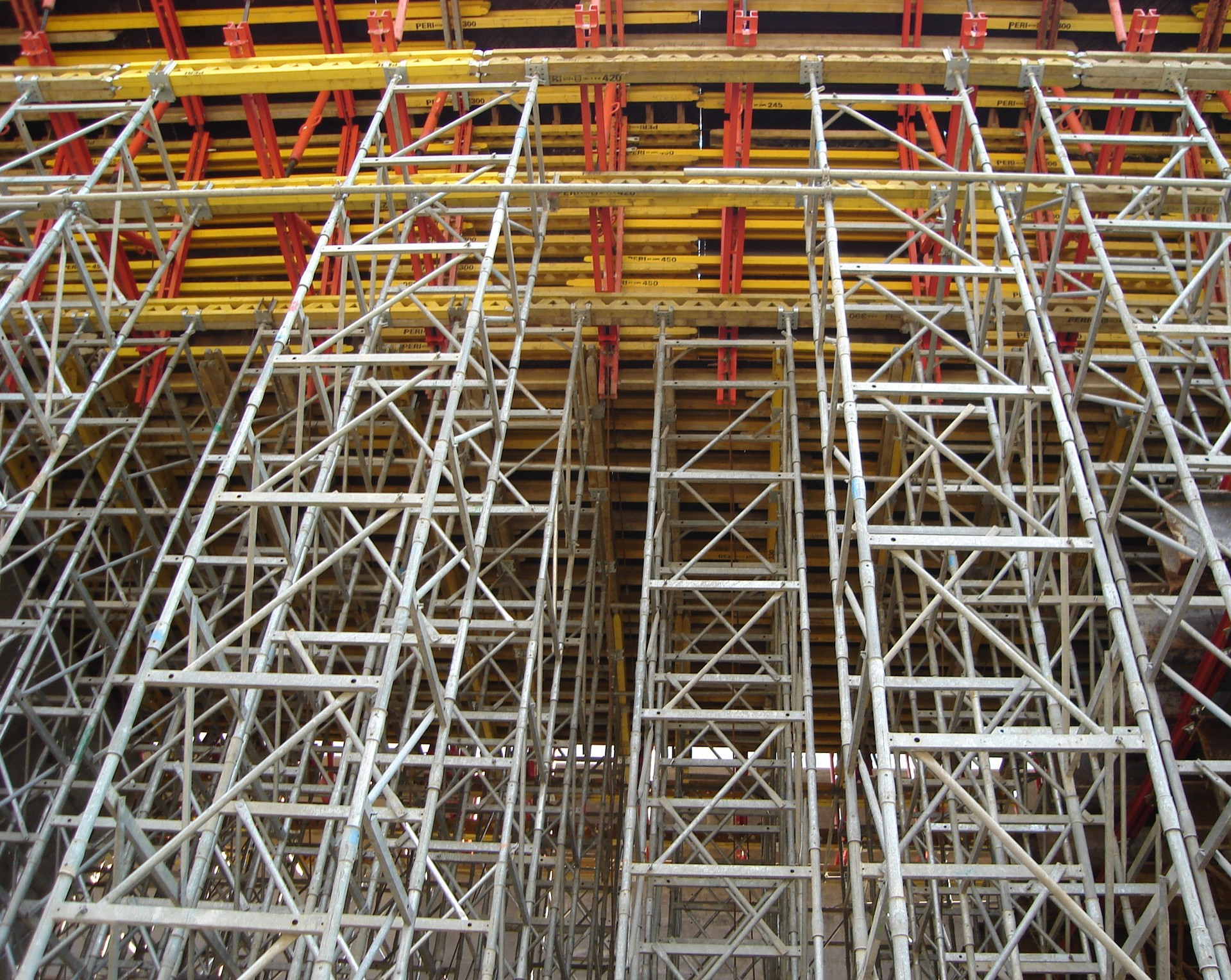 scaffold-1219675-1919x1527